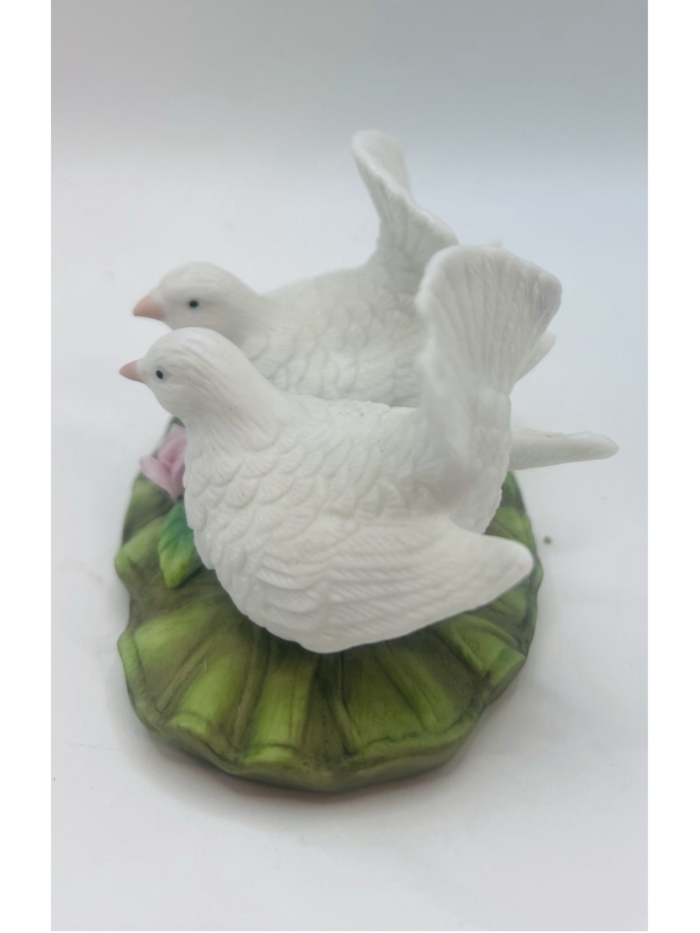 Vintage 1985 Lefton Hand Painted Porcelain Doves Figurine Wedding Love Nest Egg - Picture 4 of 7